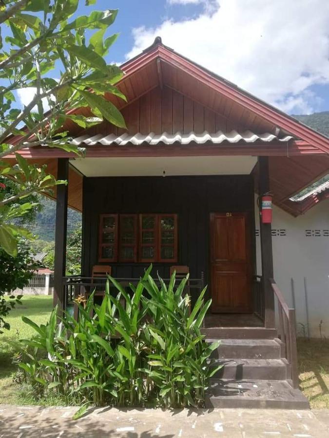 Lattanavongsa Guesthouse And Bungalows Muang Ngoi Eksteriør billede