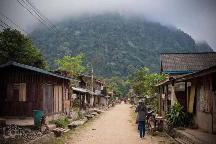 Lattanavongsa Guesthouse And Bungalows Muang Ngoi Eksteriør billede