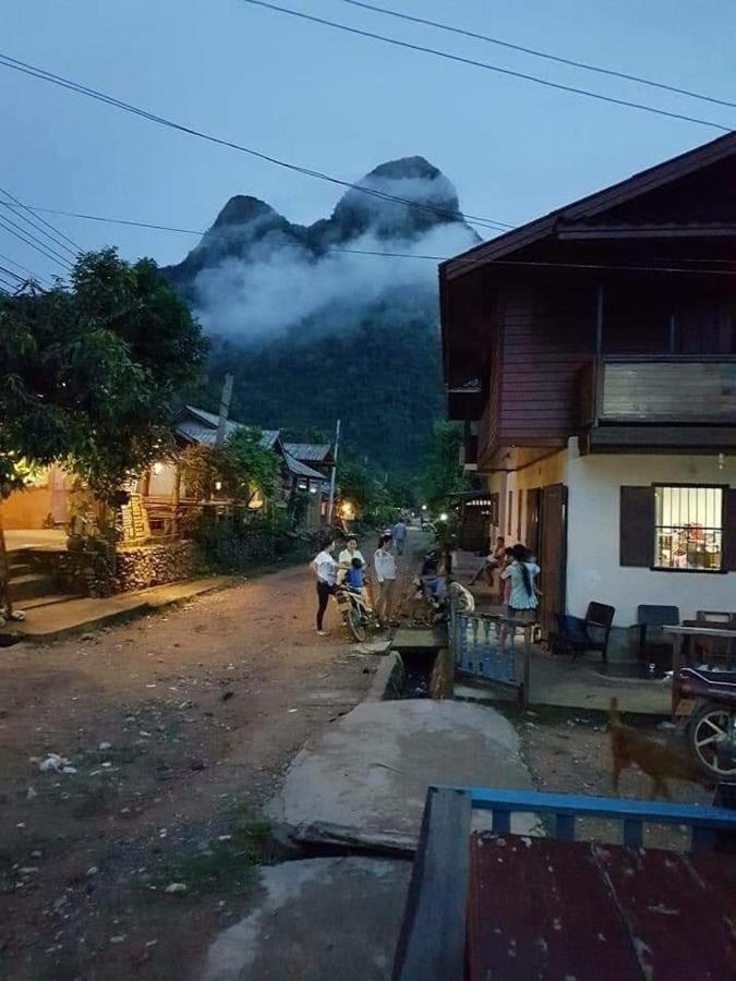 Lattanavongsa Guesthouse And Bungalows Muang Ngoi Eksteriør billede