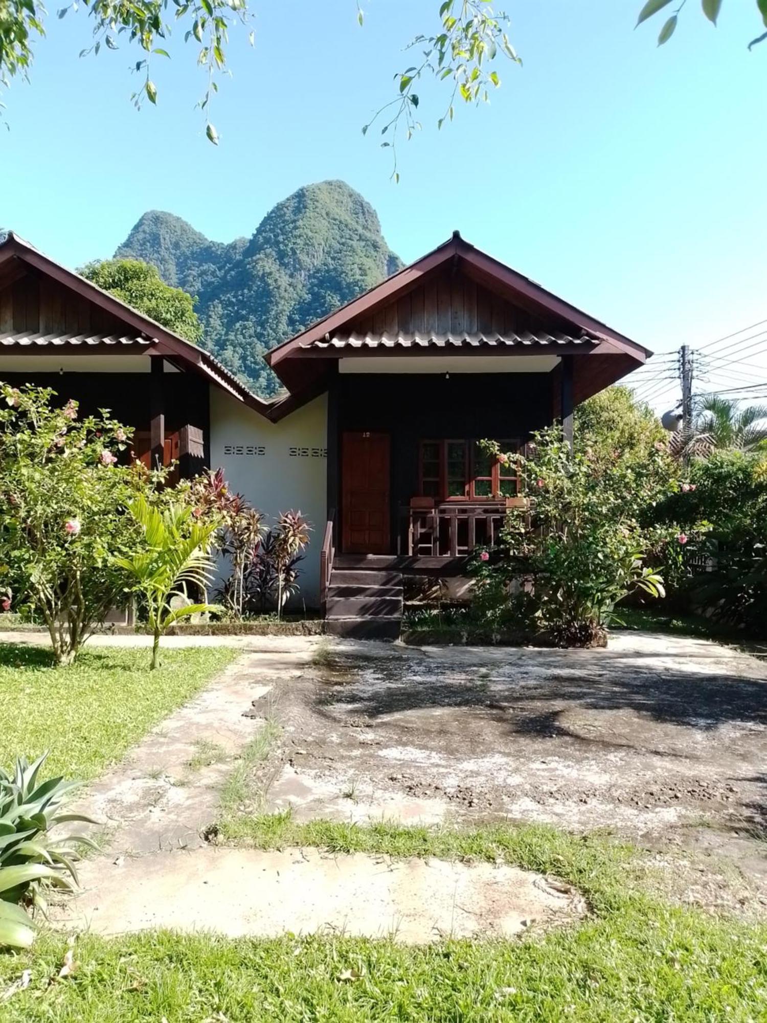 Lattanavongsa Guesthouse And Bungalows Muang Ngoi Eksteriør billede