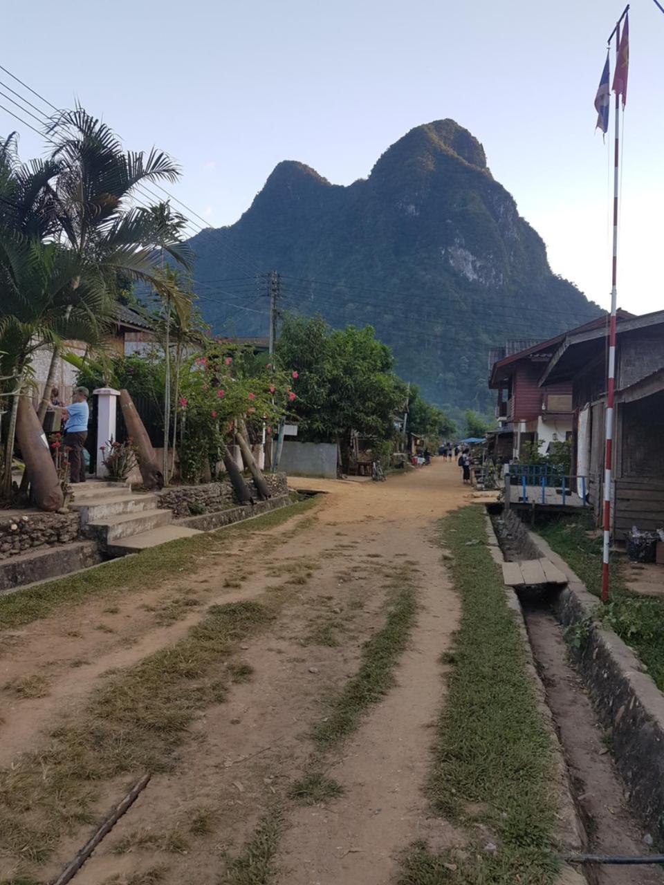 Lattanavongsa Guesthouse And Bungalows Muang Ngoi Eksteriør billede