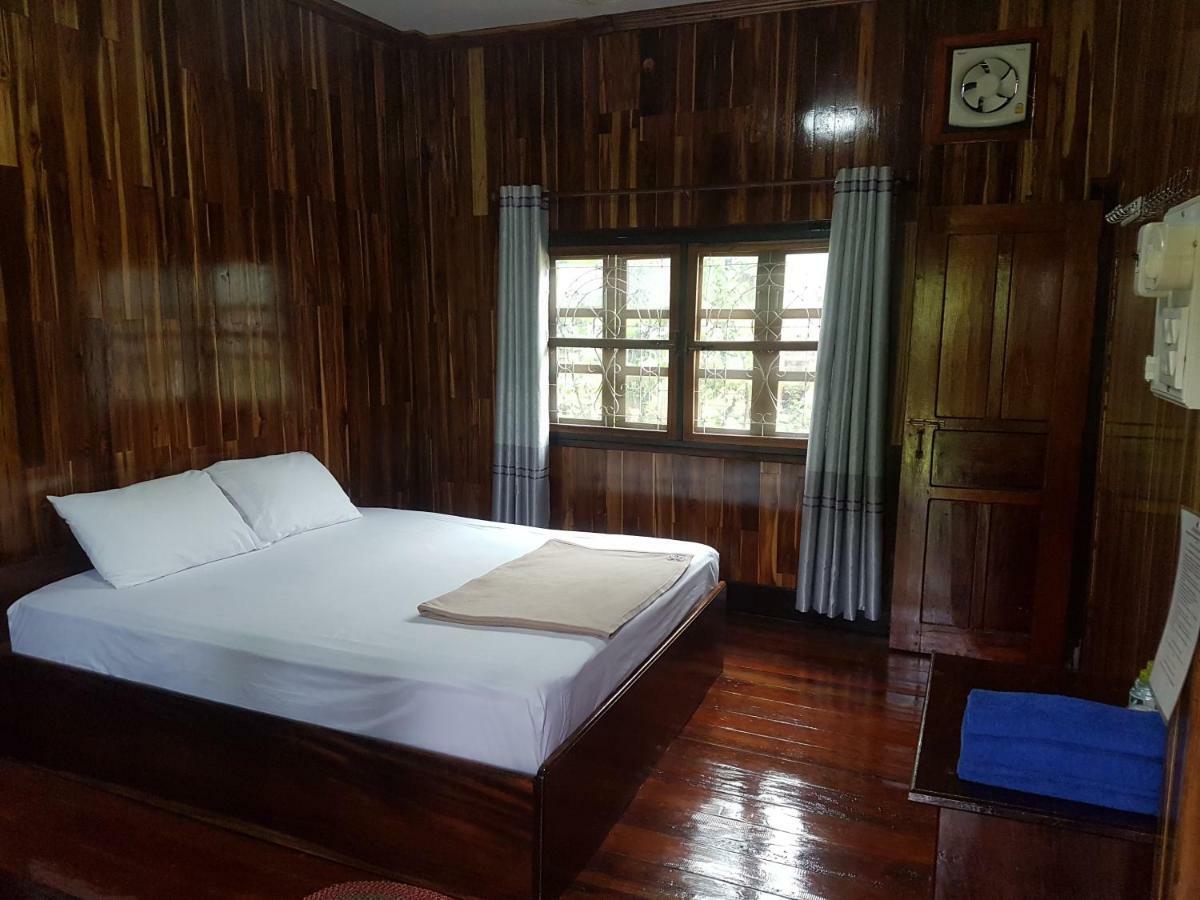 Lattanavongsa Guesthouse And Bungalows Muang Ngoi Eksteriør billede