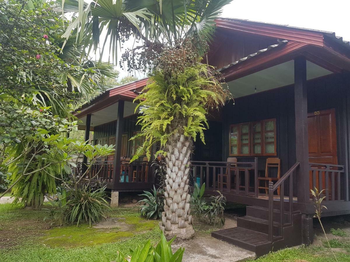 Lattanavongsa Guesthouse And Bungalows Muang Ngoi Eksteriør billede